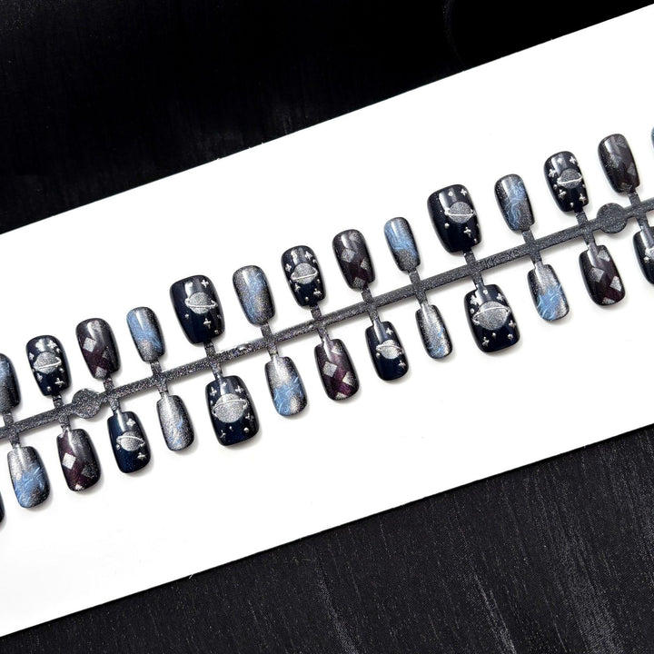 Galaktisches Thema Press-On Nagelkunst