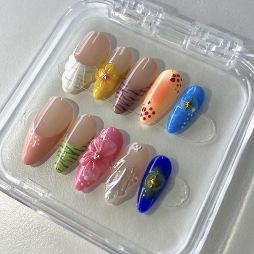 Künstlerisches Press-On Nagelset mit lebhaften Designs