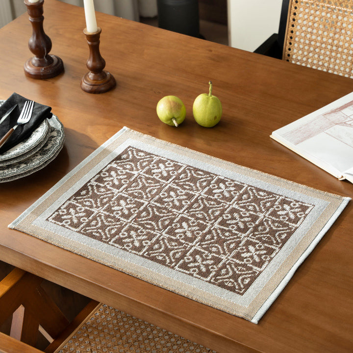 Wendbarer Jacquard-Schal mit ornamentaler Webstruktur Karnz