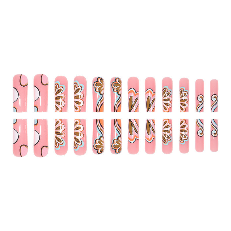Kreatives Florales Muster Nagelkunst Karnz