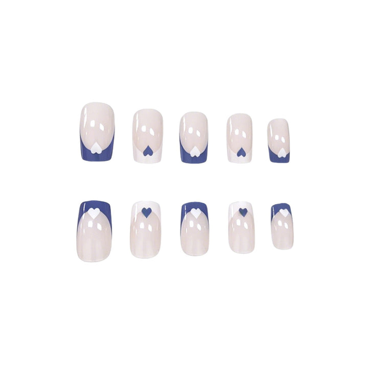 Künstlerisches Herzdesign Nagelverzierungen Karnz