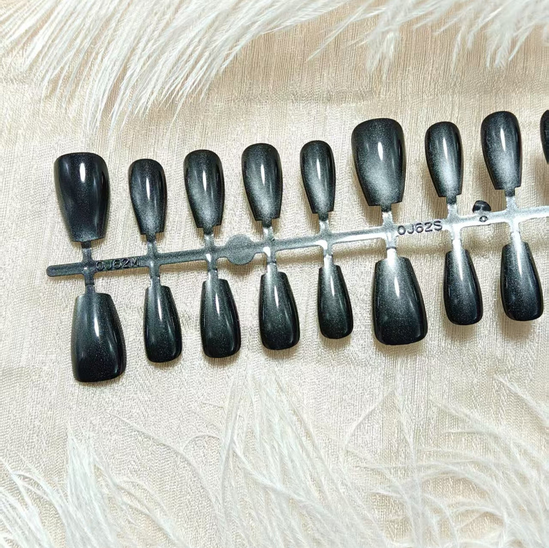 Elegante Kunstnägel mit Schimmerndem Finish Karnz
