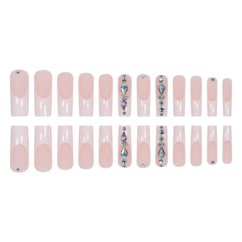 Kunstnagelset mit glamourösen Strass- und 3D-Verzierungen Karnz