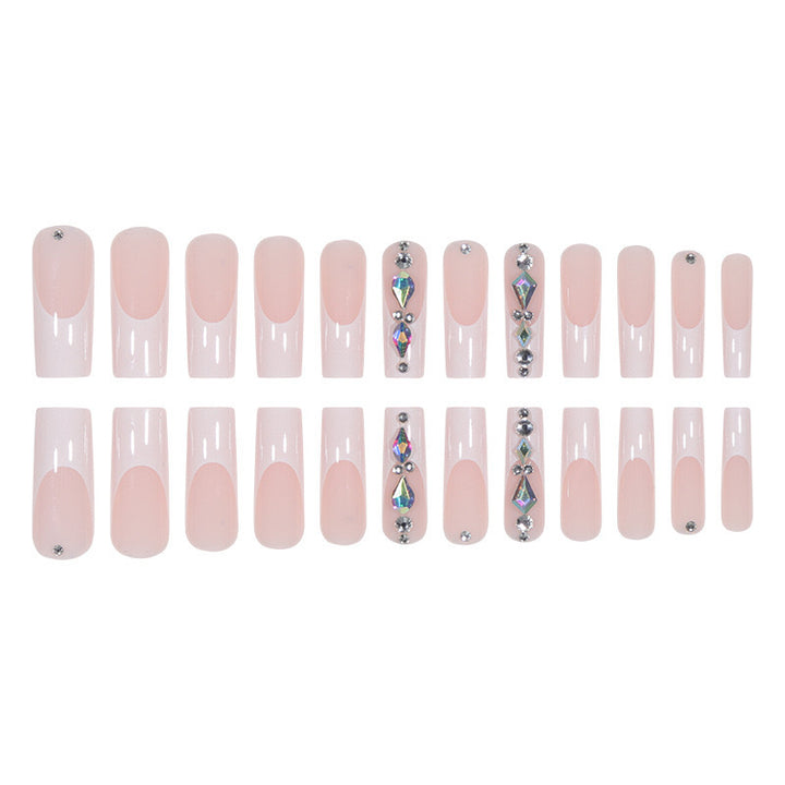 Kunstnagelset mit glamourösen Strass- und 3D-Verzierungen Karnz