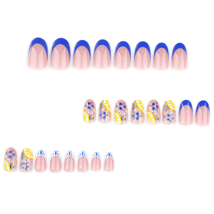 Kreative Nagelkunst mit floralem Design Karnz