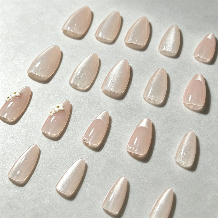 Elegante Blumen Nageldesign Press-On Tipps Karnz