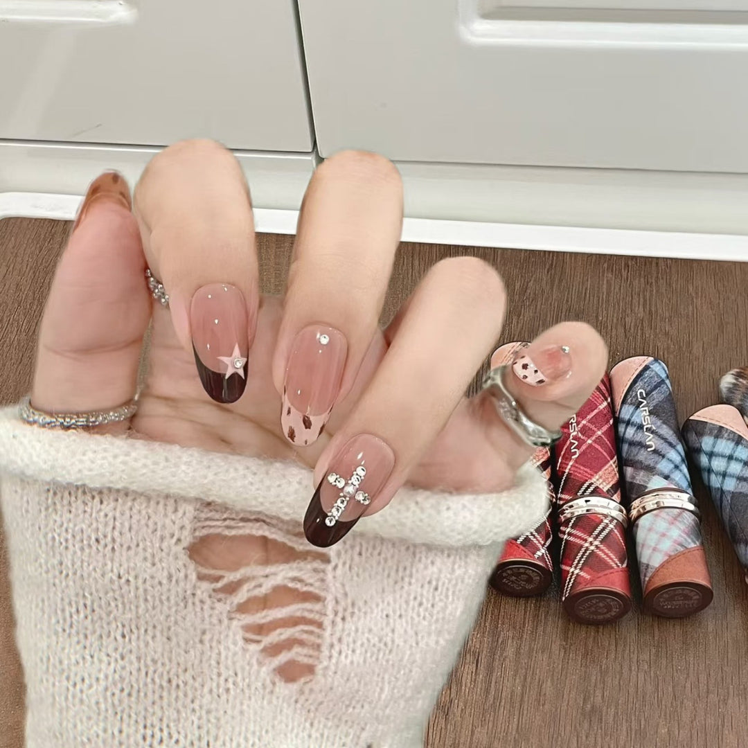 Stylisches Press-On Nagelkunst Set
