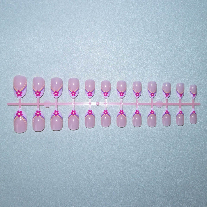 Künstlerische Blumenspitzen Nagelkunst