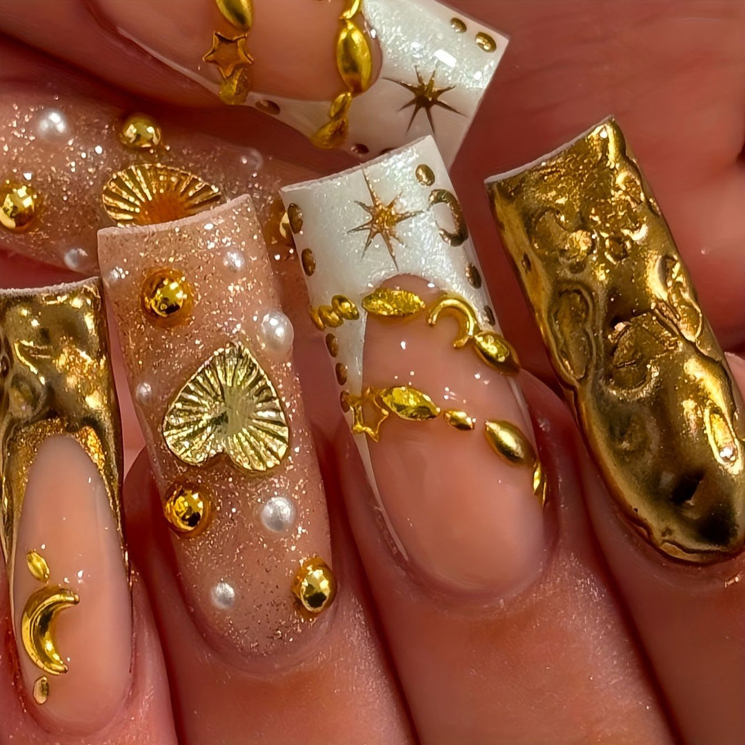 Aufwendige goldene dekorative Nagelkunst Karnz