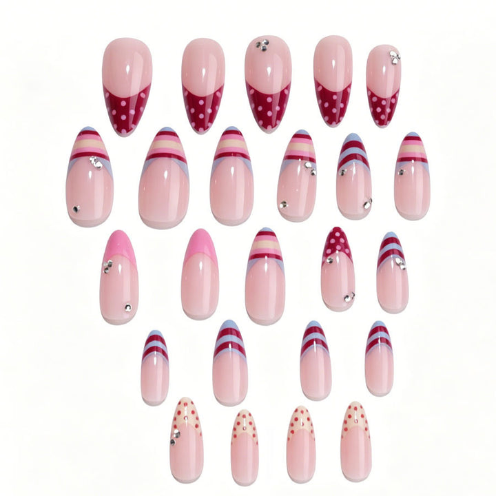 Kunstnagelset mit eleganten 3D-Details und kunstvollem Design Karnz
