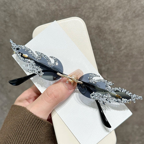 Glamouröse mit Strass verzierte Katzenaugen-Sonnenbrille