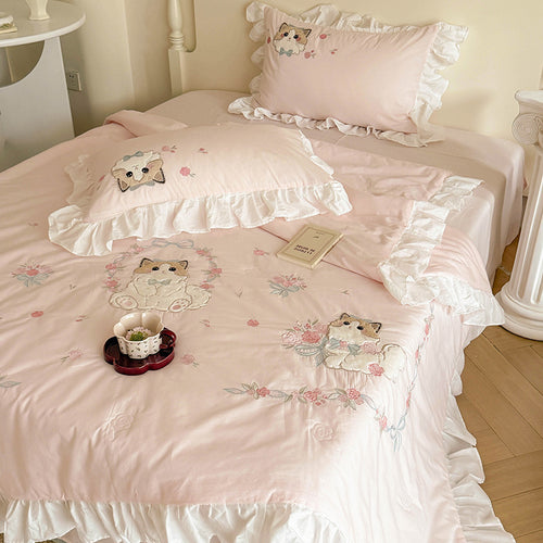 Romantisches Baumwoll-Bettwäsche-Set mit Rüschen und bestickten Katzenmotiven