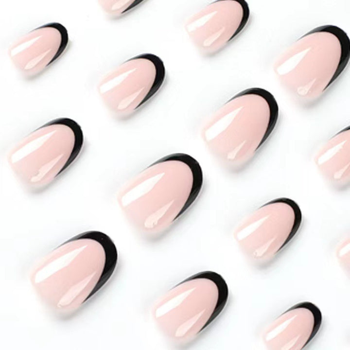 Kunstnagelset mit eleganten French-Spitzen und aufregenden Ombre-Design Karnz