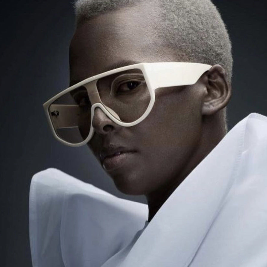 Damen modische Sonnenbrille mit extraterrestrischem Design Karnz