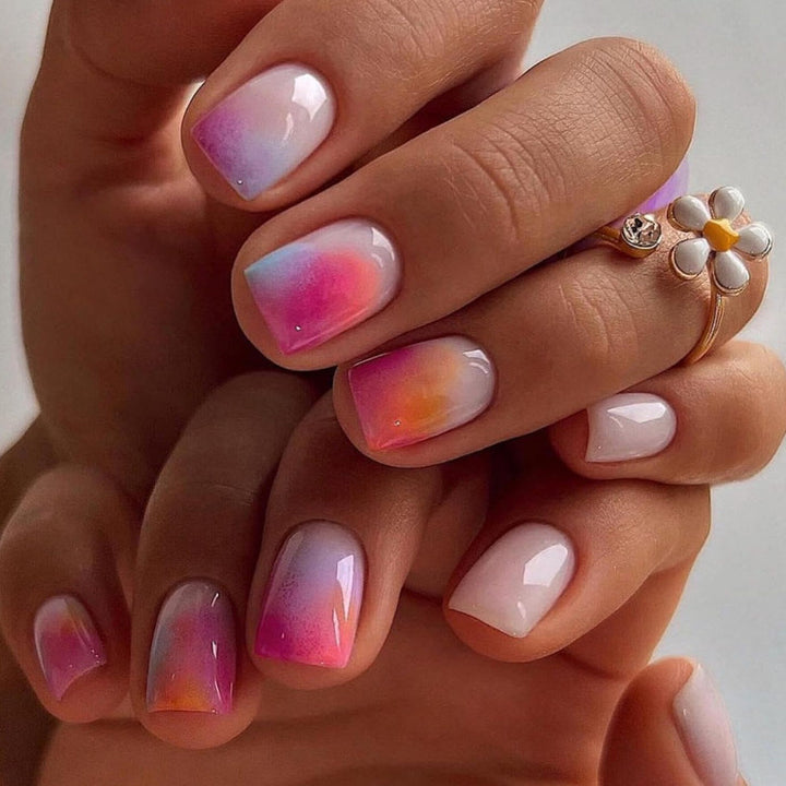 Kunstnagelset mit elegantem Farbverlauf und glitzernden Akzenten Karnz