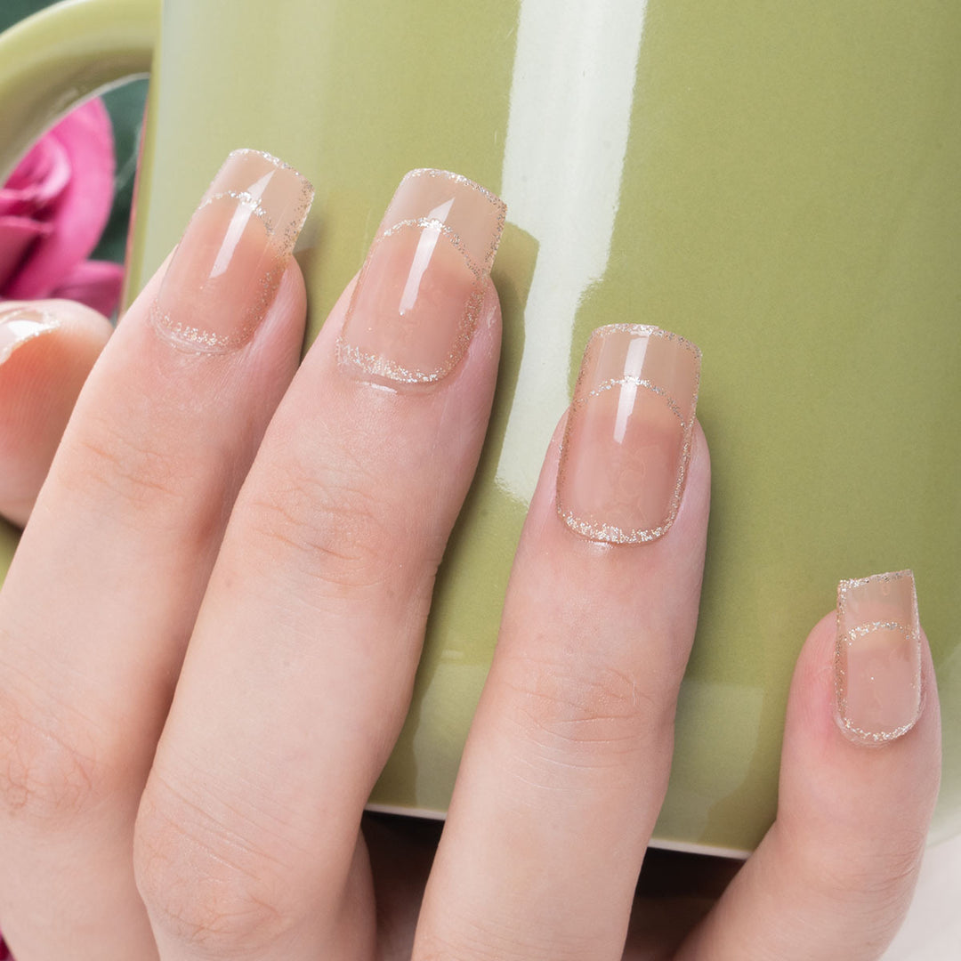 Elegante Druck-Nägel mit Glitzerakzenten