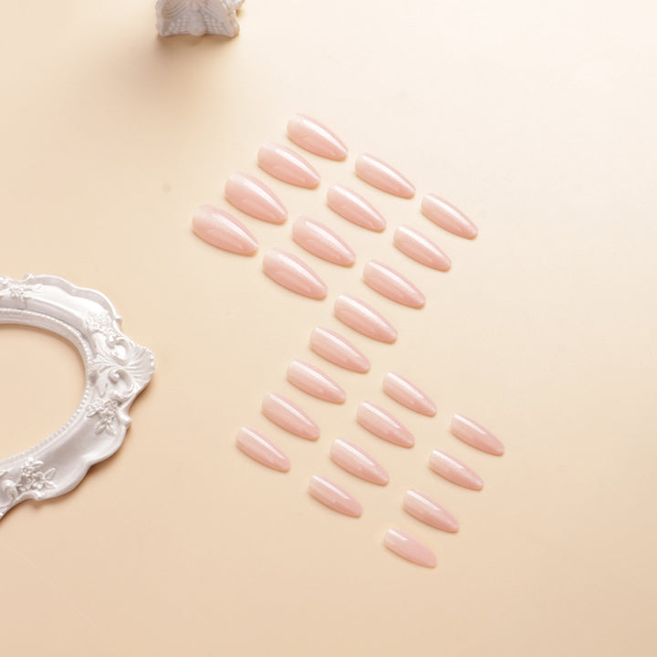 Glänzende Stiletto Press-On-Nagelverlängerungen Karnz