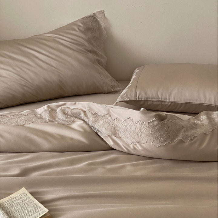 Luxuriöses Satin-Bettbezug-Set mit spitzenbesatz