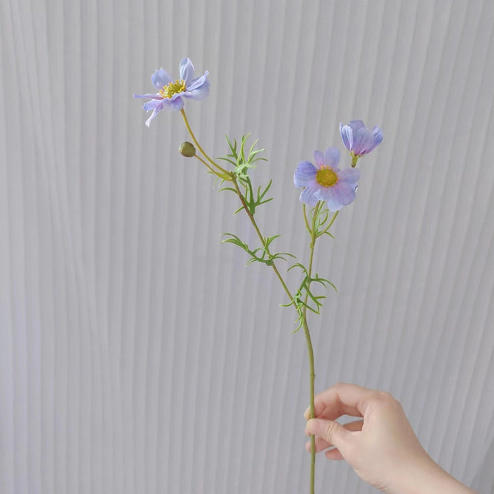 Realistische Blumenstielanordnung
