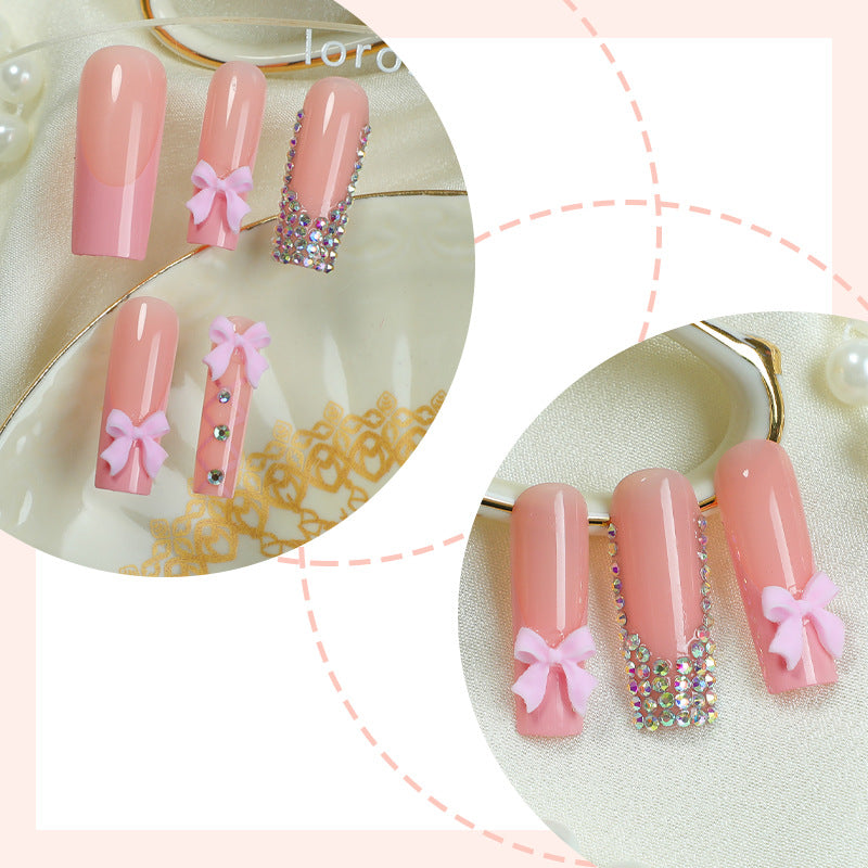 Dekoratives Nail Art Press-On Set mit Schleifen- und Schmuckakzenten Karnz