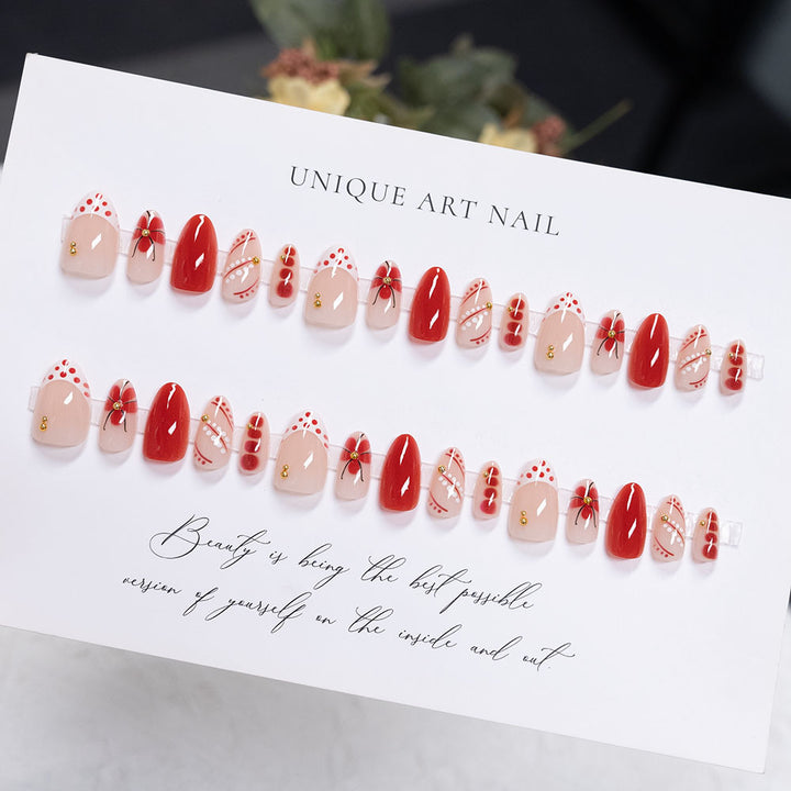 Künstlerisches Press-On-Nagelset mit floralen und geometrischen Mustern