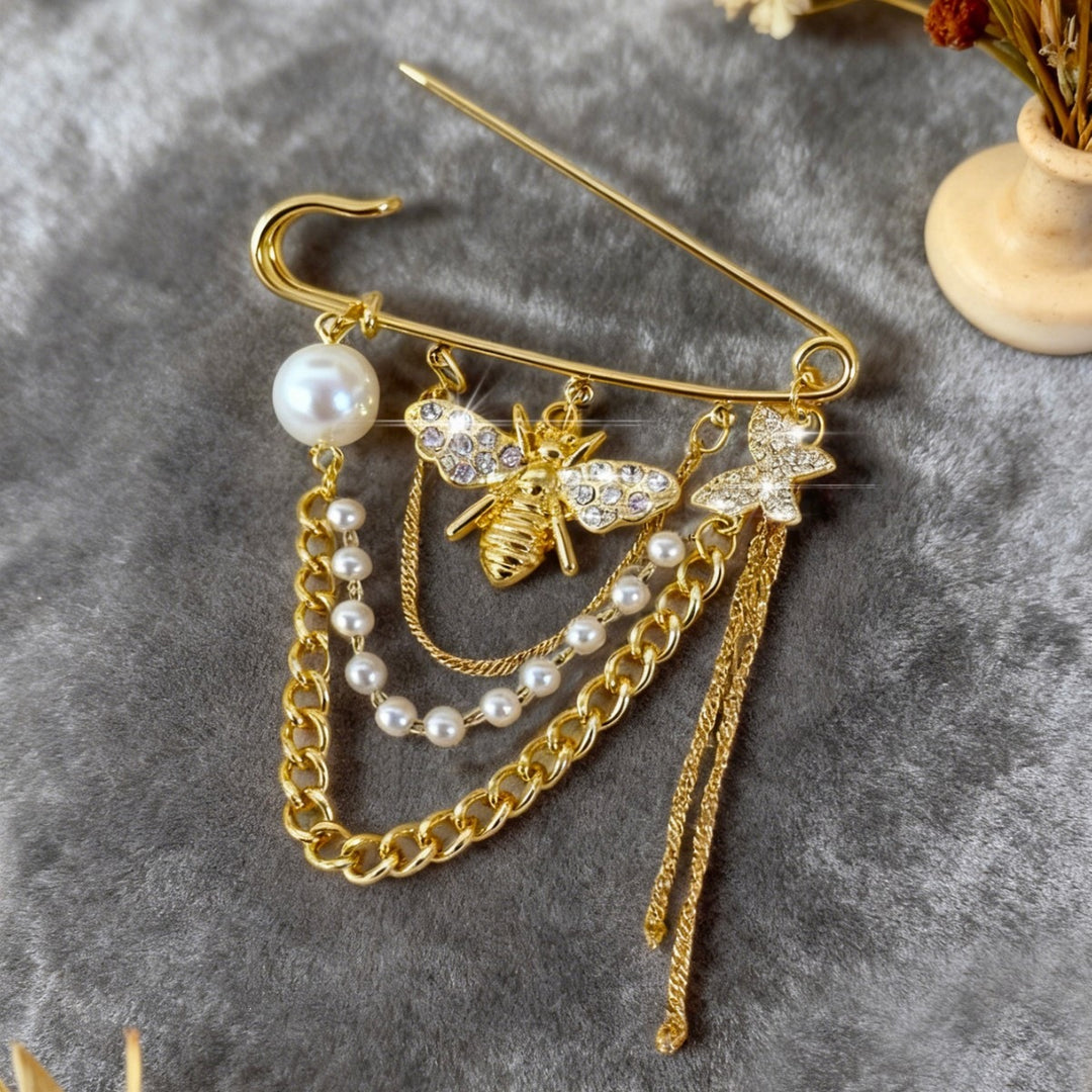 Elegante Sicherheitsnadel mit Perlen und Kristallen Karnz