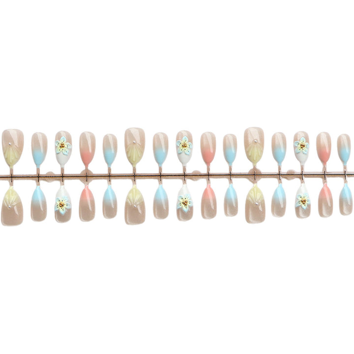 Dekoratives Nagelkunstdesign Karnz
