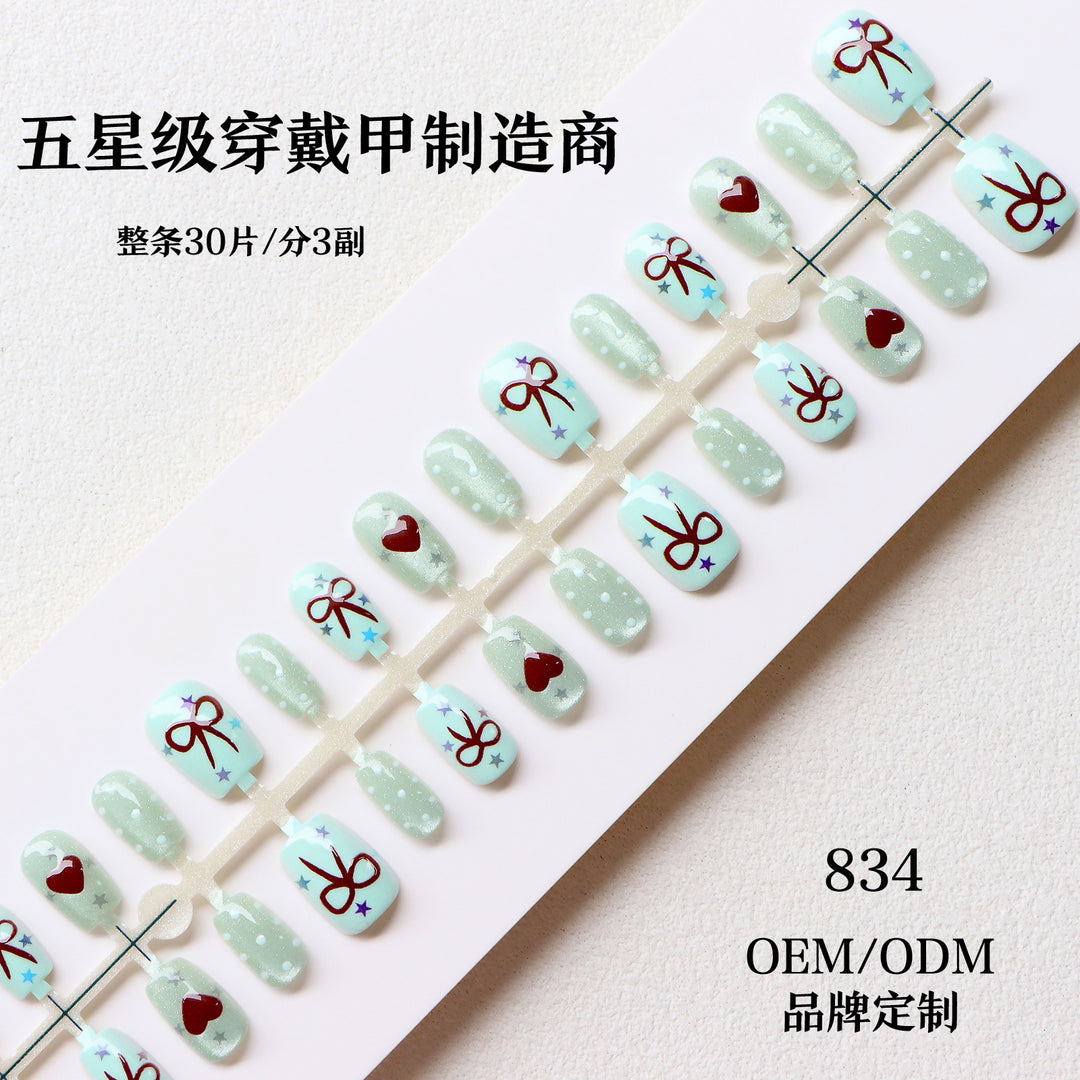 Dekoratives, urlaubsbezogenes Press-On-Nagelkunst-Set Karnz