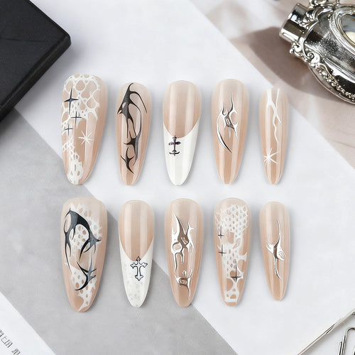 Künstlerische Press-On Nagelkunst Karnz