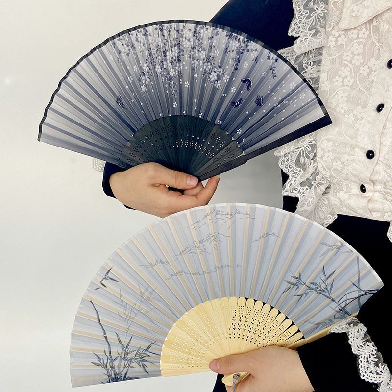 Handgefertigter Fächer mit Elegantem Design Karnz