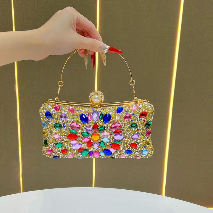 Aufwendig besetzte Abend-Clutch