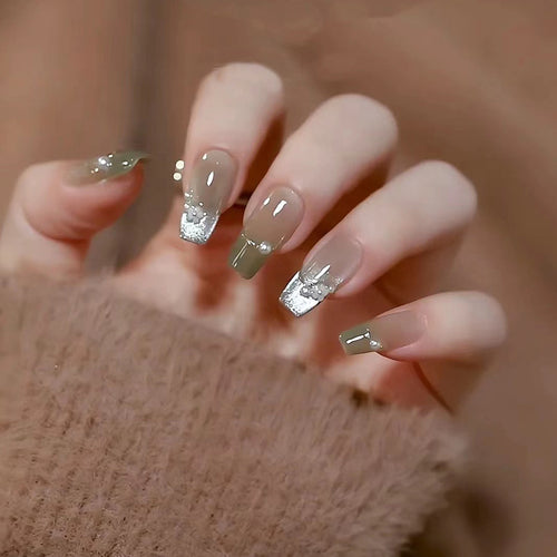 kunstvolle Nagelspitzen Karnz