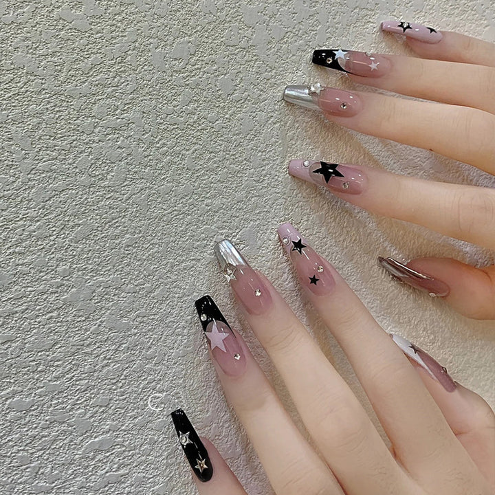 Dekoratives Press-On Nagelkunst-Set Karnz