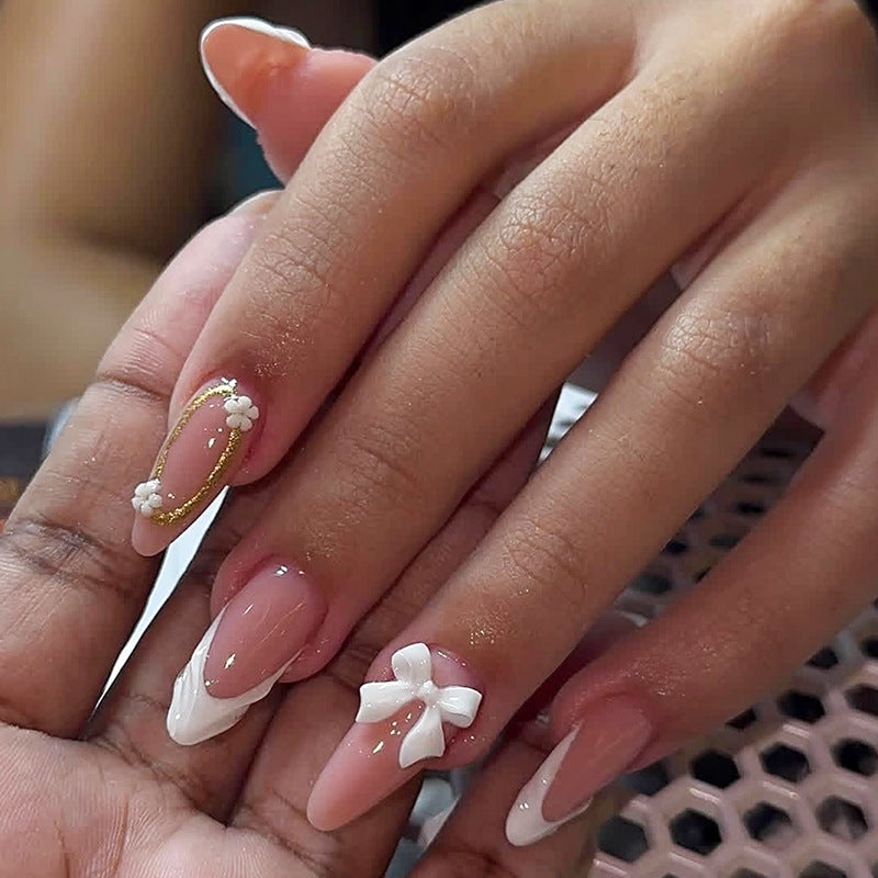 Elegantes 3D Blüten Press-On Nagelkunst Set Karnz