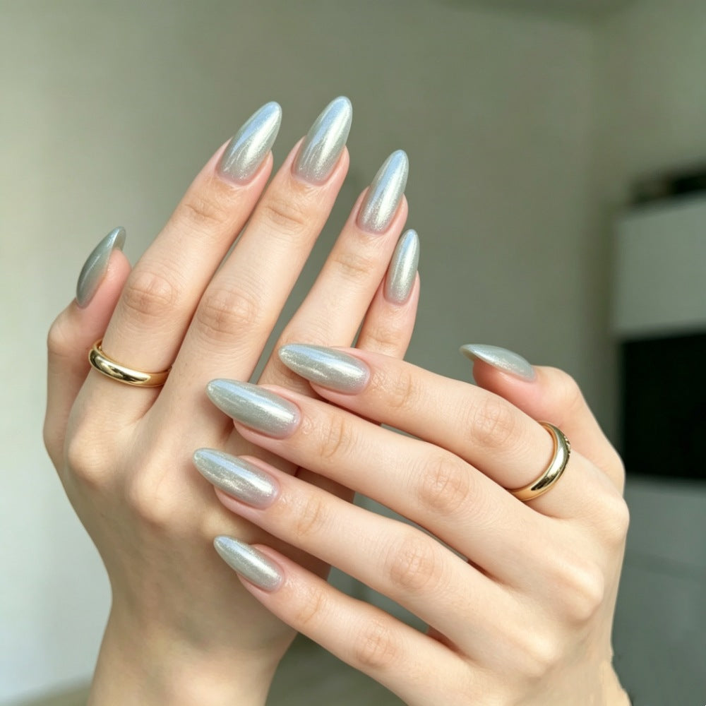 Mandelförmiges Metallic Press-On Nagelset Karnz