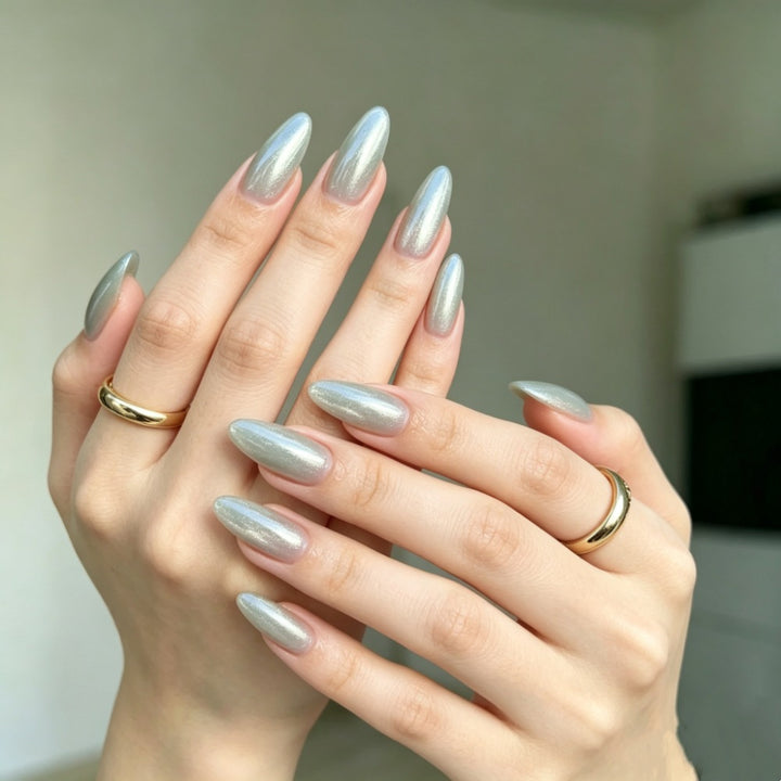 Mandelförmiges Metallic Press-On Nagelset Karnz