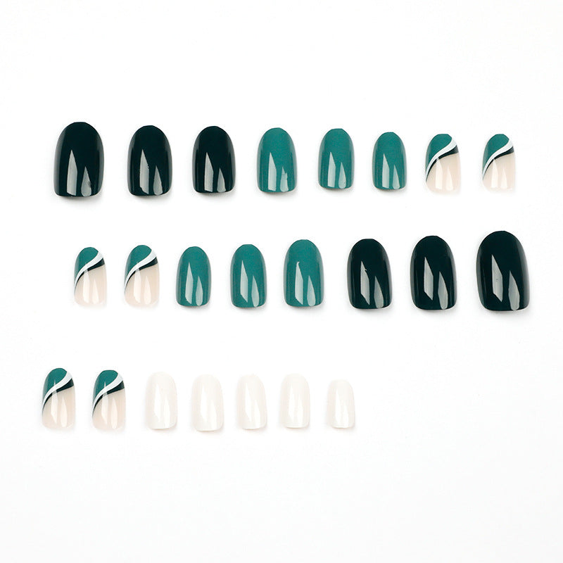 Elegante und kunstvolle Nagelkunst Karnz