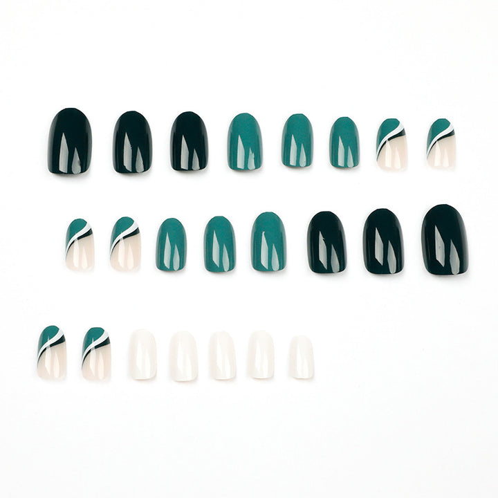 Elegante und kunstvolle Nagelkunst Karnz