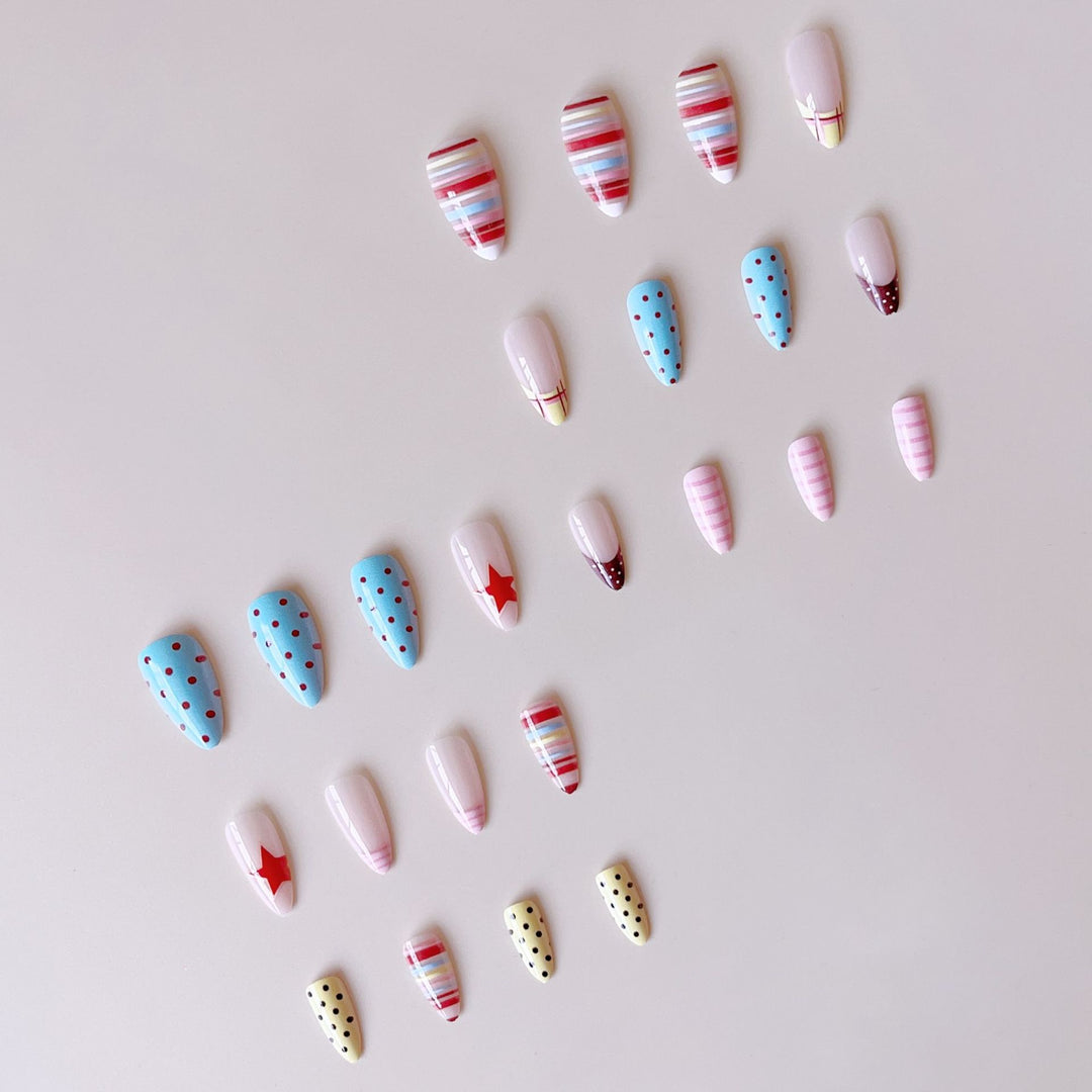 Kunstnagelset mit kreativen und farbenfrohen Designs Karnz