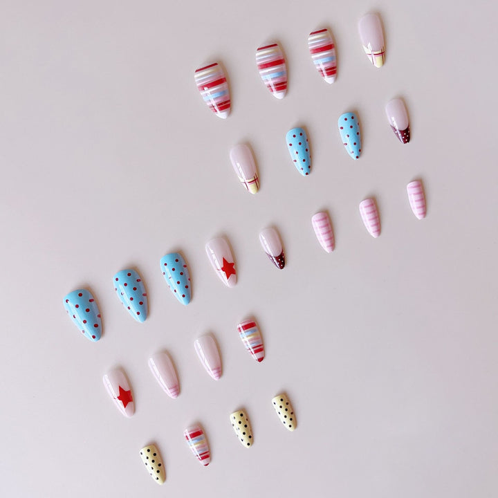 Kunstnagelset mit kreativen und farbenfrohen Designs Karnz
