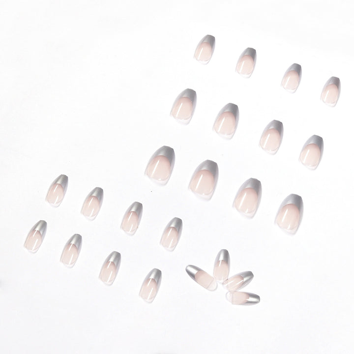 Künstliche Stiletto-Nägel mit Glitzerakzenten und elegantem French-Tip Karnz