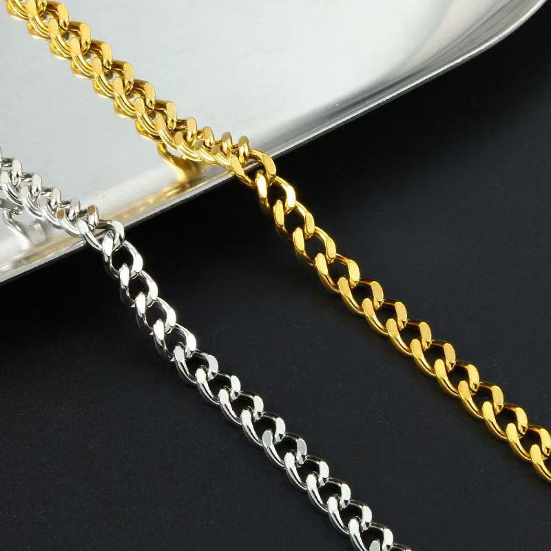 Schickes Goldenes Kettenarmband-Set Karnz