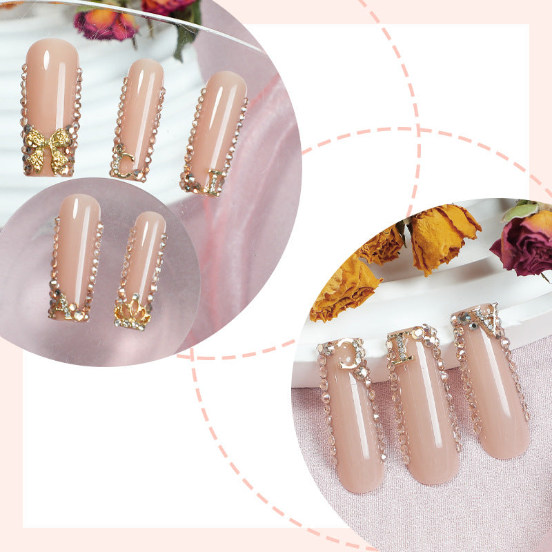 Kunstnagelset mit eleganten Strass-Details Karnz