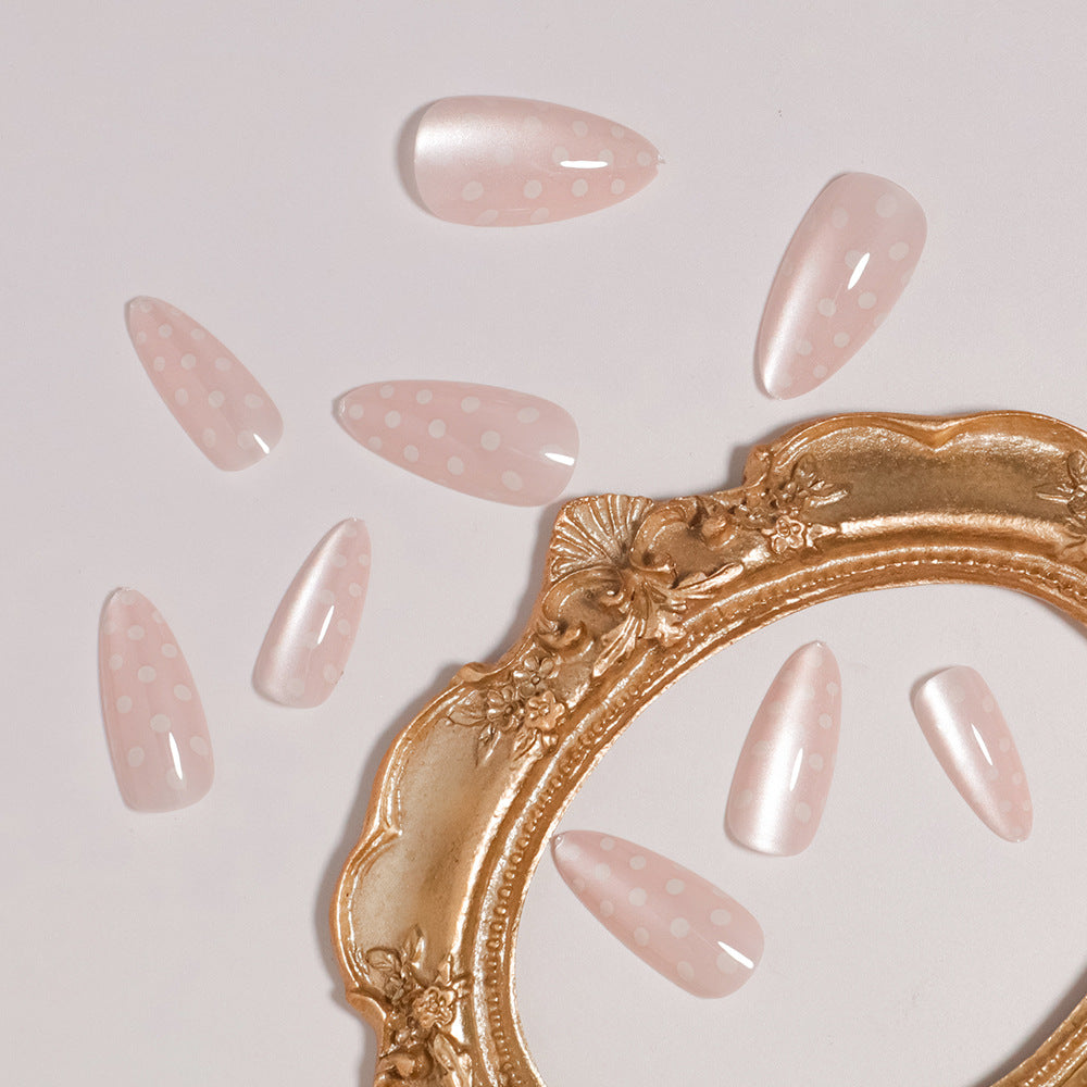Elegante mandelförmige Press-On Nagelset mit Punkten Design Karnz