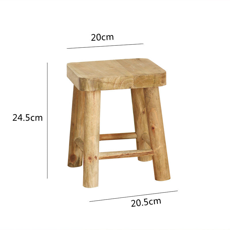 Robuster Hocker aus Massivholz Karnz