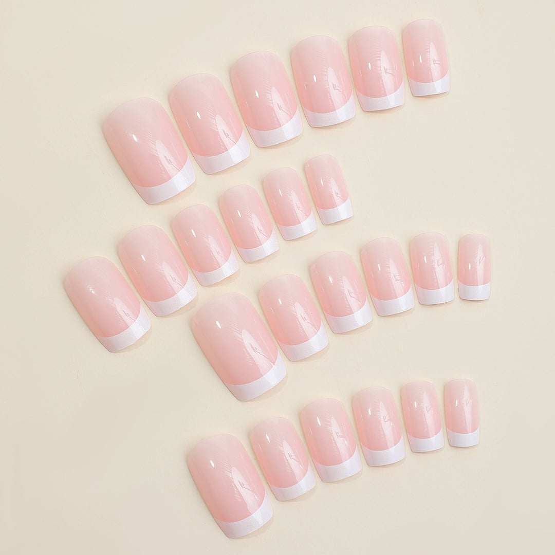 Künstliches Nagelset mit elegantem French-Maniküre-Design Karnz