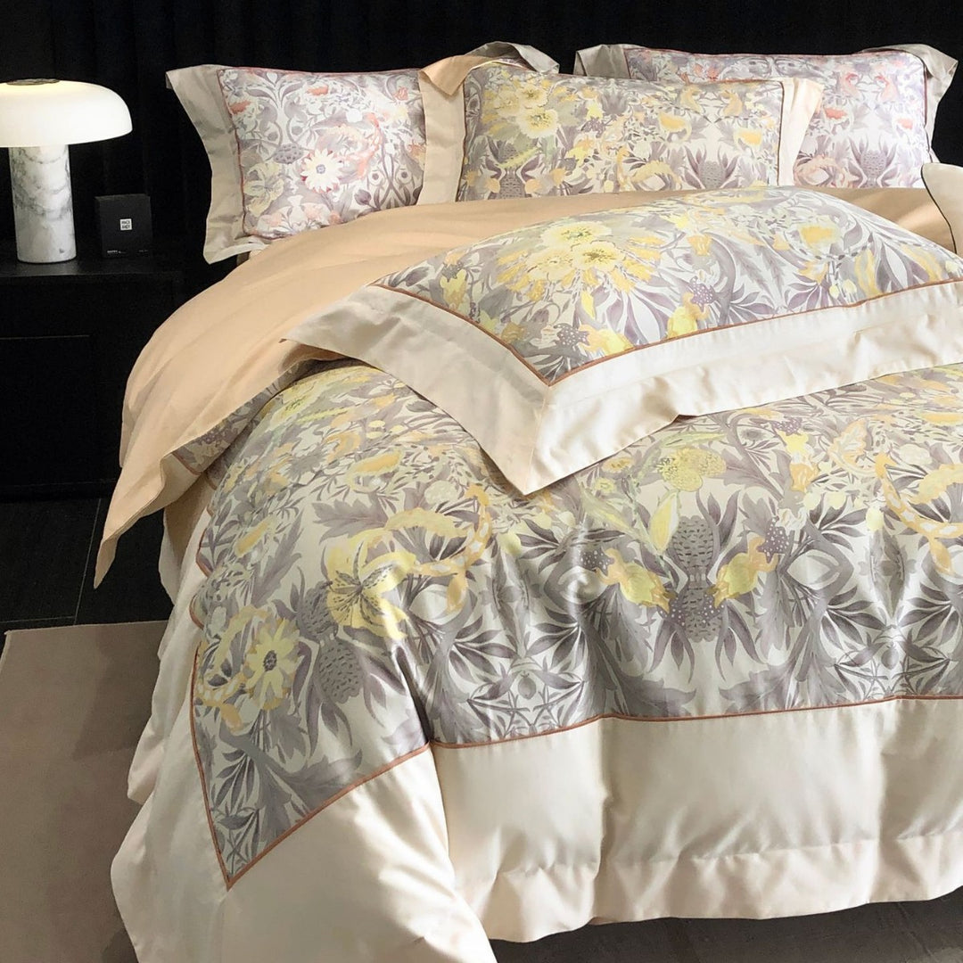 Luxuriöse Baumwollsatin-Bettwäschegarnitur mit floralem Print, Volant-Bettrock und Kissenbezügen