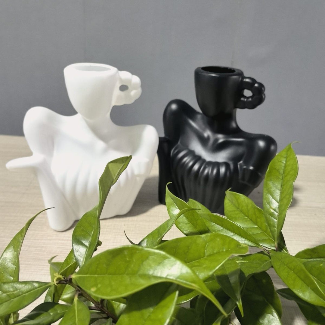Dekorative Damenfigur Gießkanne Karnz