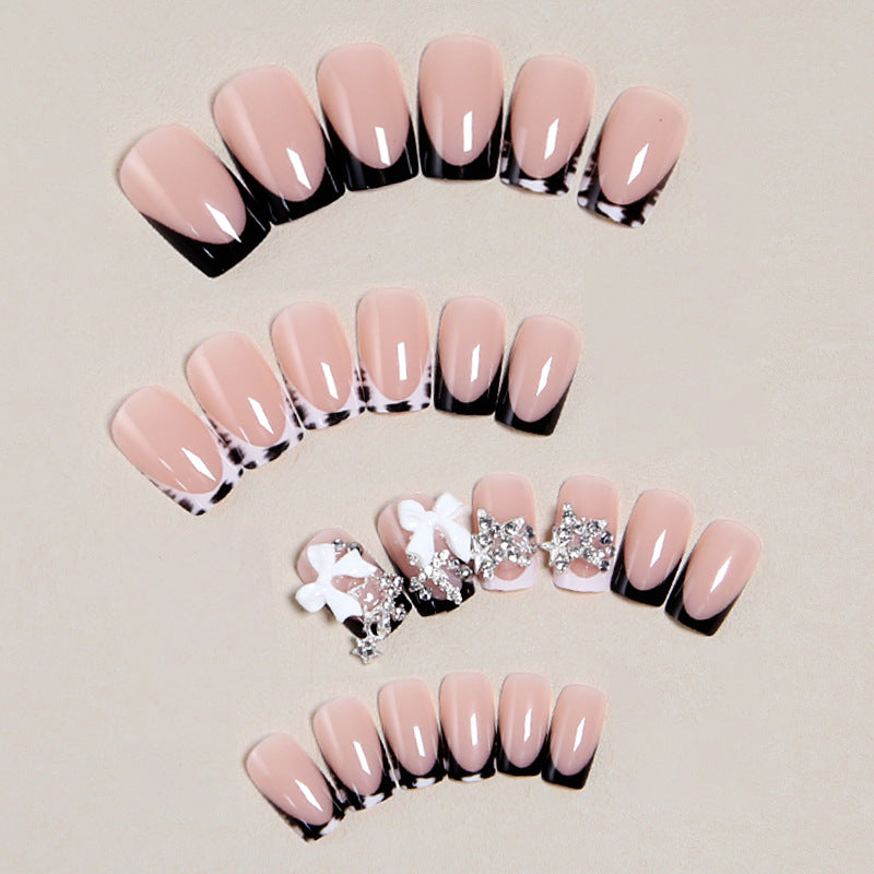 Glamouröses Nägel-Set Karnz
