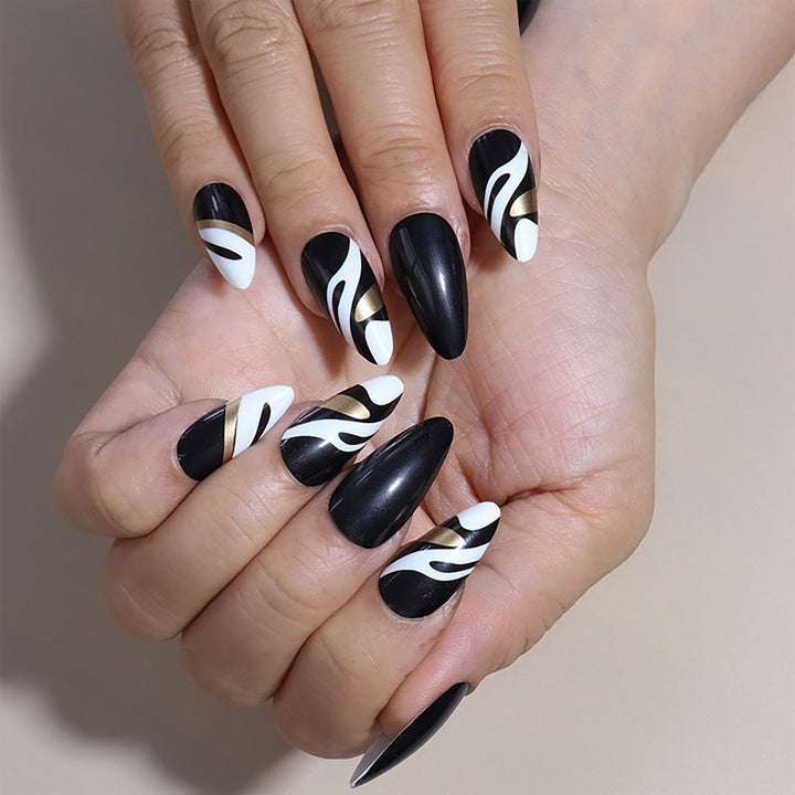 Elegante Stiletto Press-On Nagelset mit geometrischen Akzenten